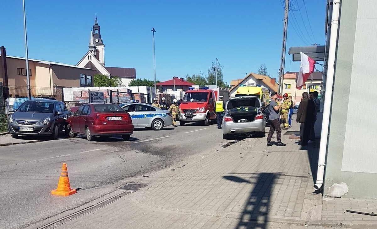 Zderzenie trzech osobówek w Rozprzy