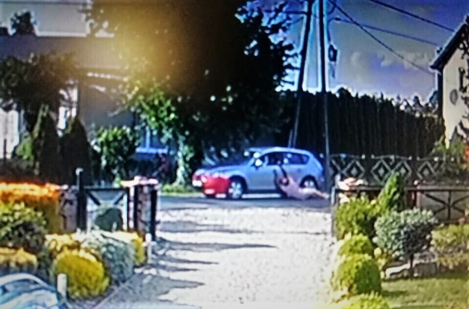 Gomulin Ciągnęli mężczyznę za samochodem 15 kilometra