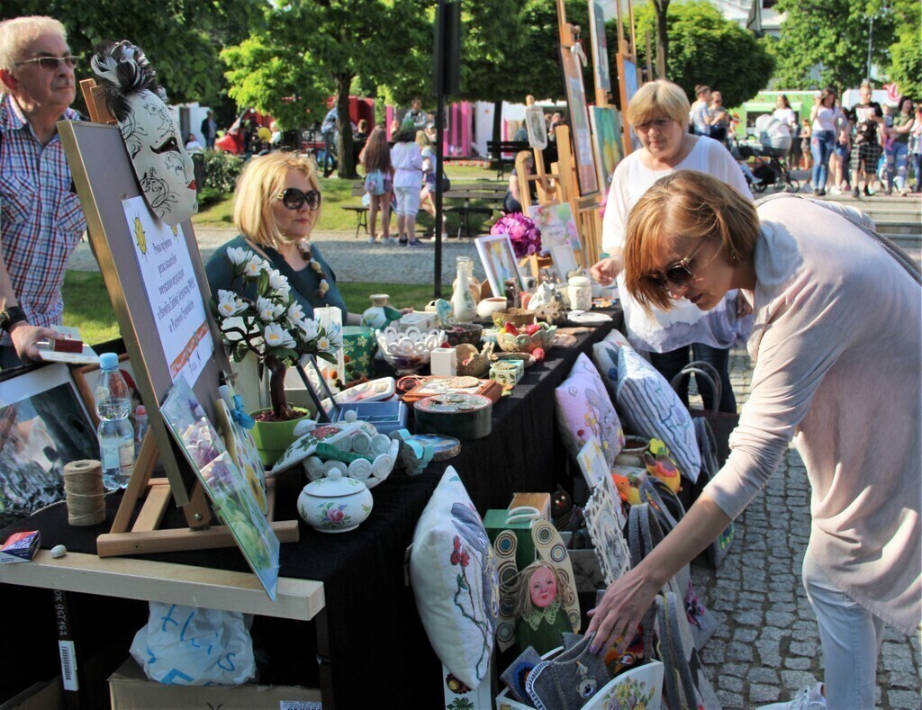 Zaśpiewają i pohandlują w parku