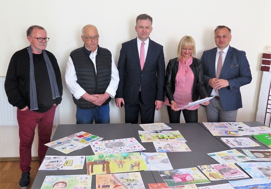 Malowali radiowców. Kto wygrał