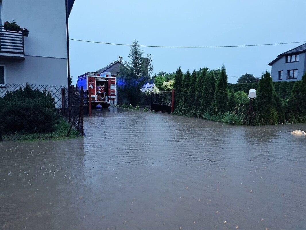 Strażacy znów w akcji. Zniszczenia po ulewach ZDJĘCIA
