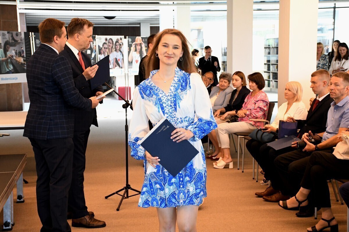 Prezydent nagrodził najlepszych uczniów ZDJĘCIA