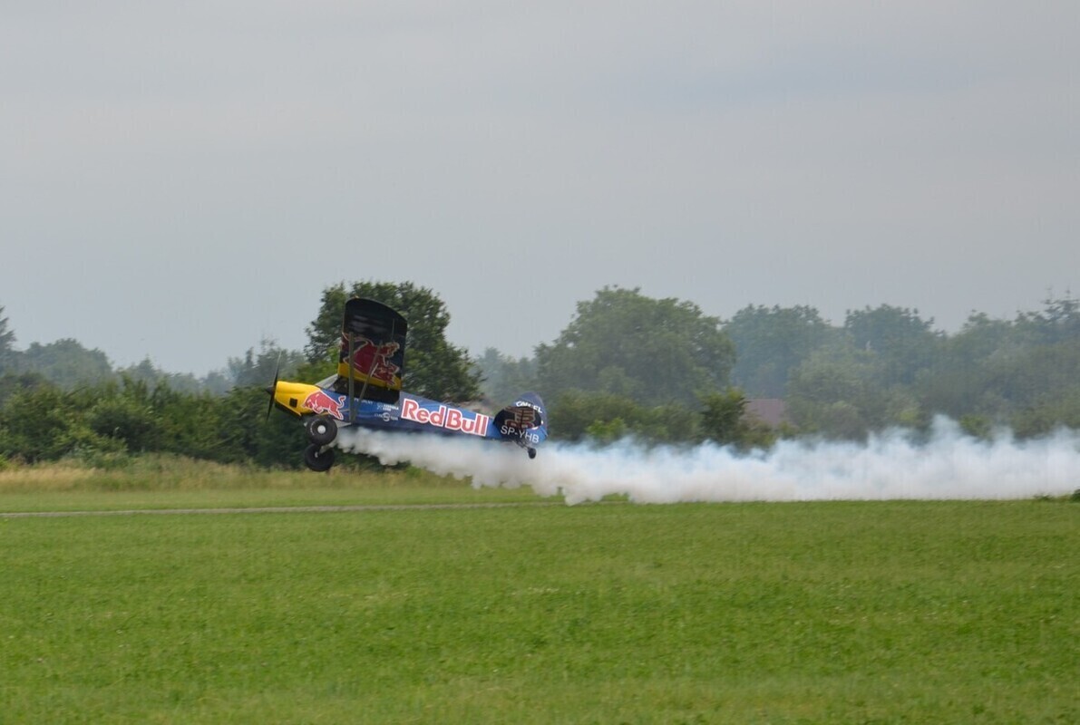 Chwile grozy na Fly Fest. Widz porwał samolot ZDJĘCIA