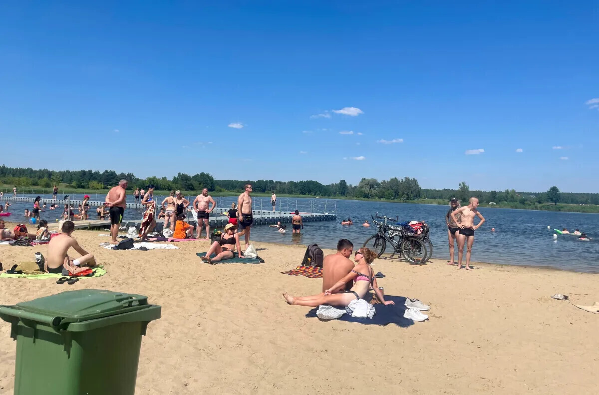 Kąpiel już bezpieczna. Słoneczko z białą flagą