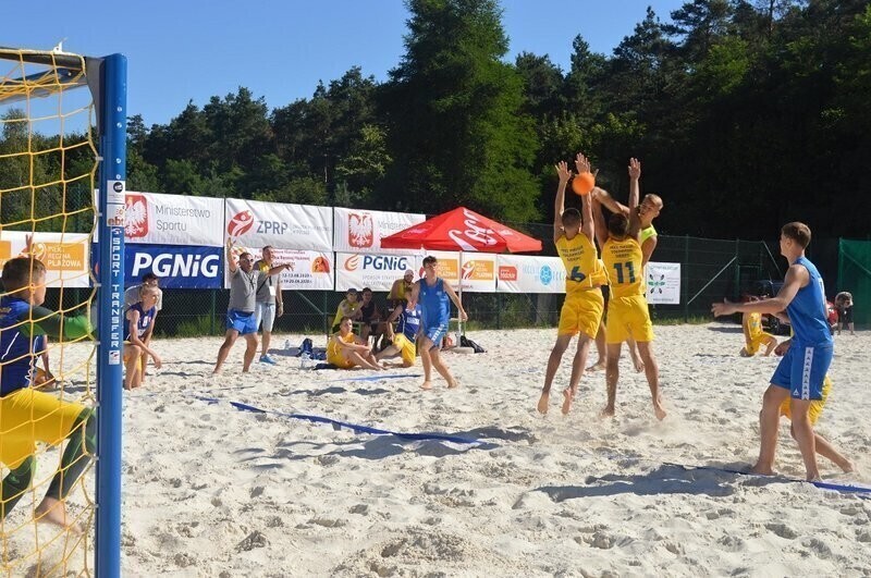 Najlepsi młodzi szczypiorniści grają w Sulejowie