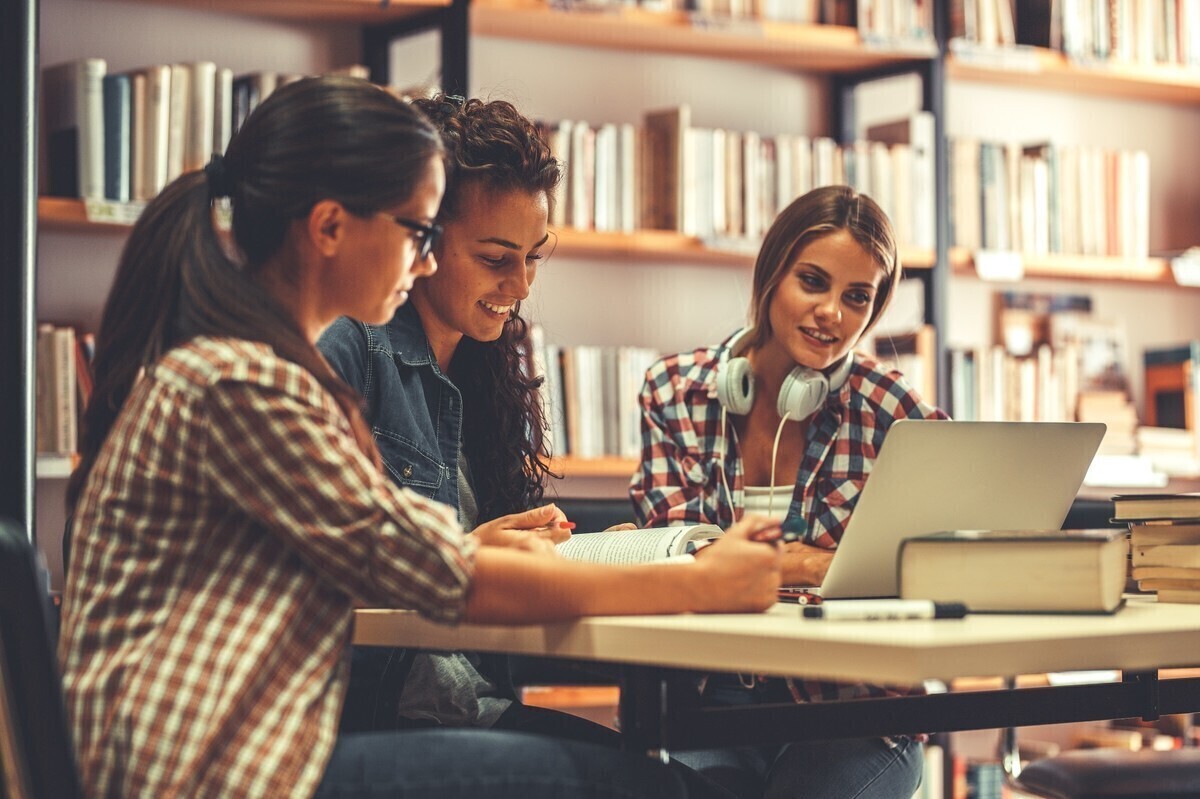 Nowoczesne studia w Łodzi. Studiuj pracuj zyskuj z uczelnią WSB Łódź