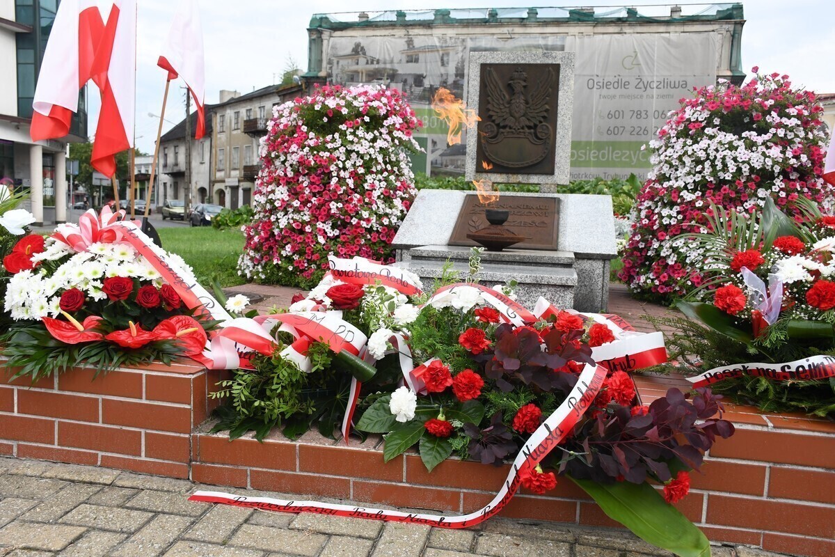 Upamiętniono bohaterów Cudu nad Wisłą ZDJĘCIA