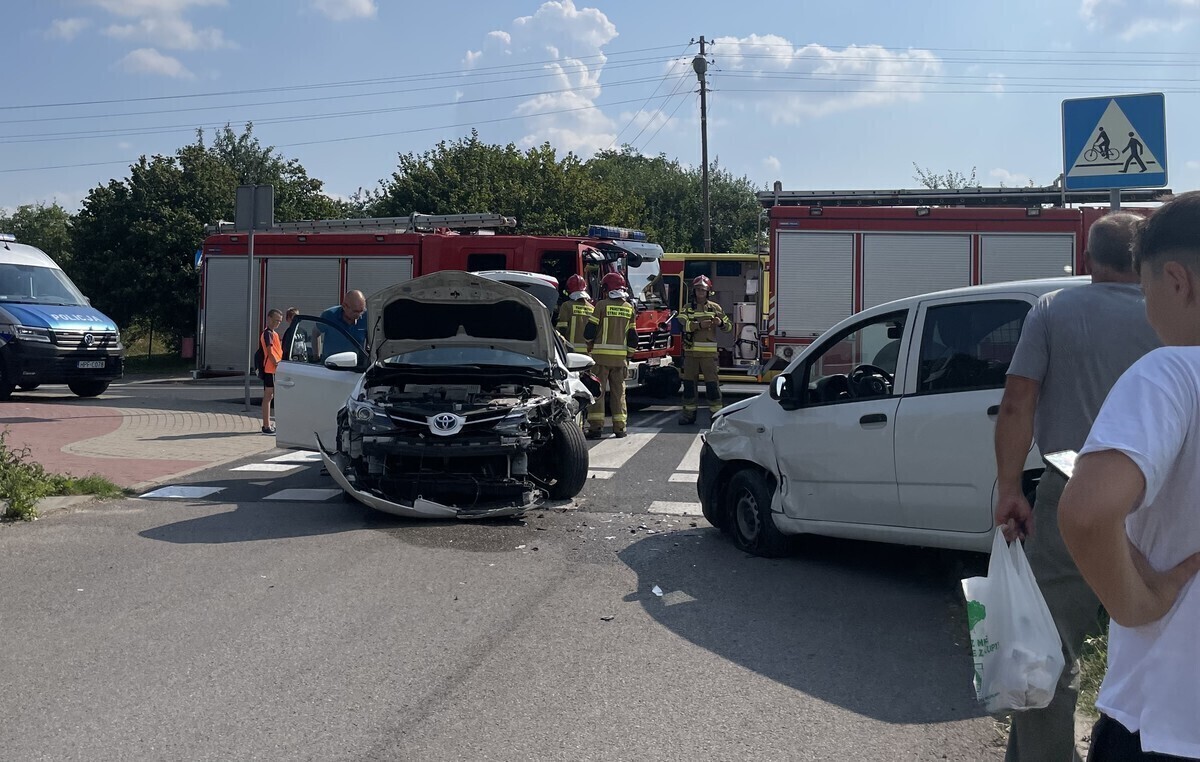 Zderzenie dwóch pojazdów ZDJĘCIA