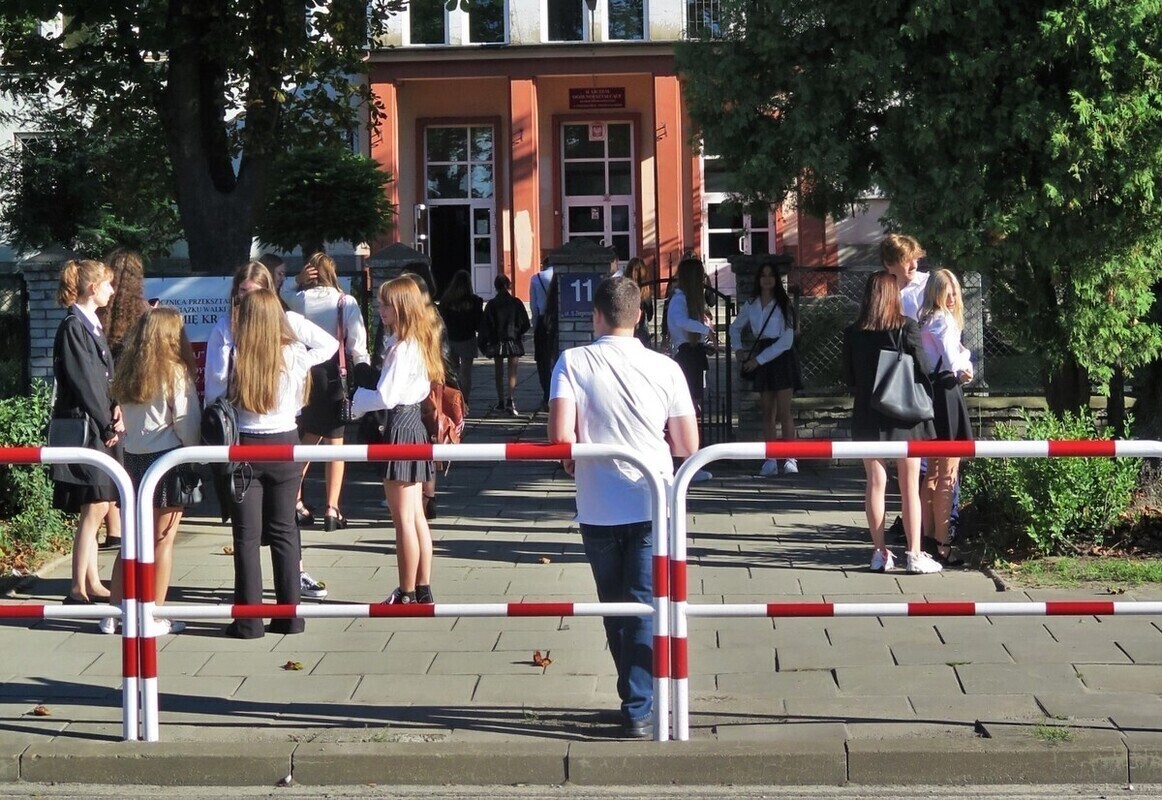 Tysiące uczniów wróciło do szkoły ZDJĘCIA
