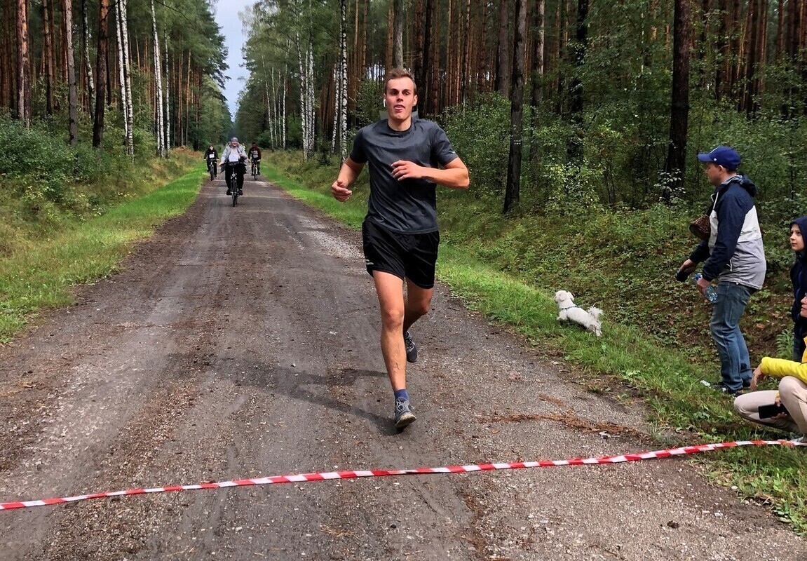 Biegiem i rowerem by pomóc Piotrowi