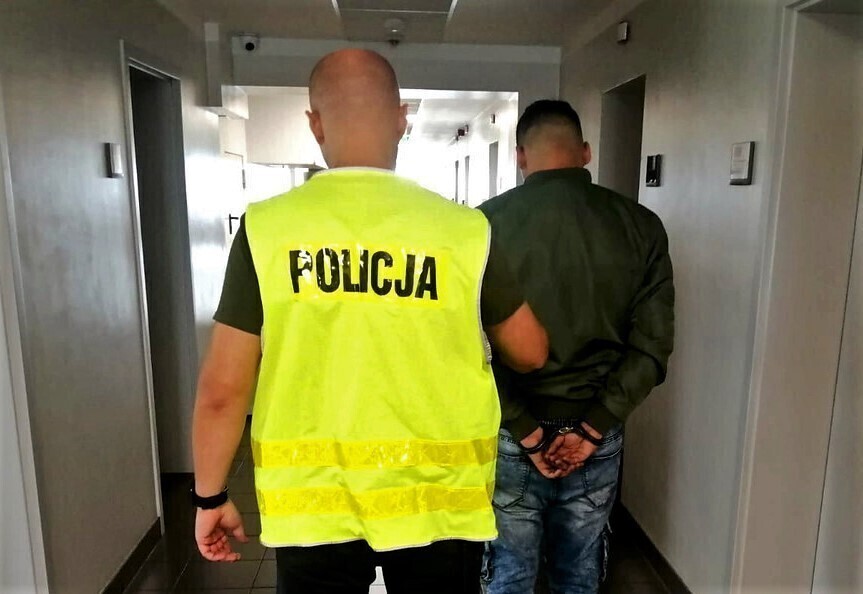 Kradli by sprzedać na złom. Wśród łupów złodziei znalazł się... piec