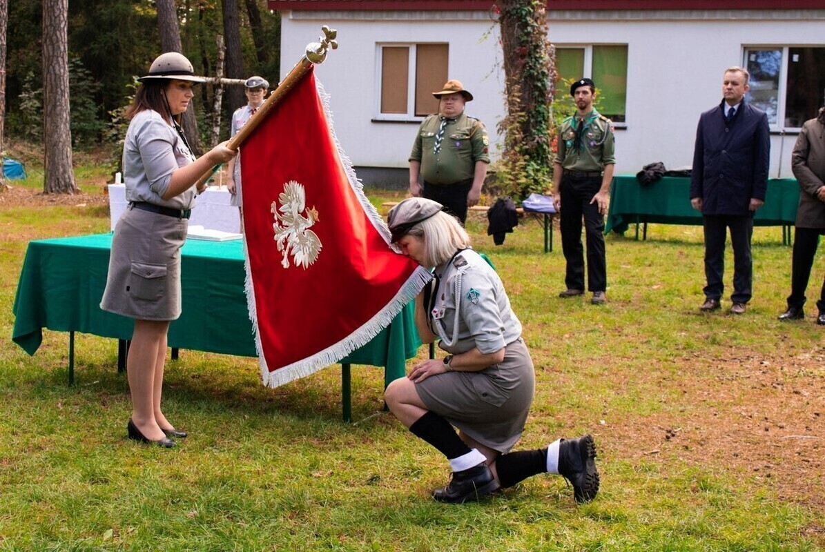 Piotrkowski hufiec ZHP z nowym sztandarem ZDJĘCIA