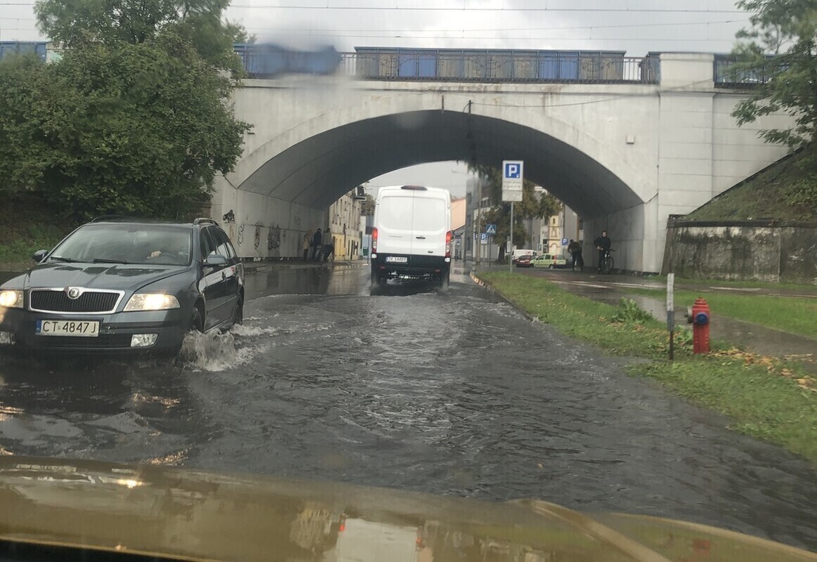 Ulewa nad Piotrkowem ZDJĘCIA