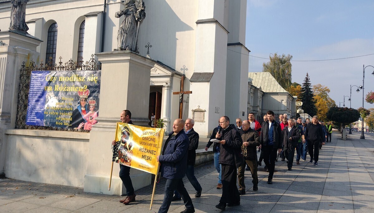 Męski Publiczny Różaniec w Piotrkowie tym razem w ramach modlitwy ogólnoświatowej