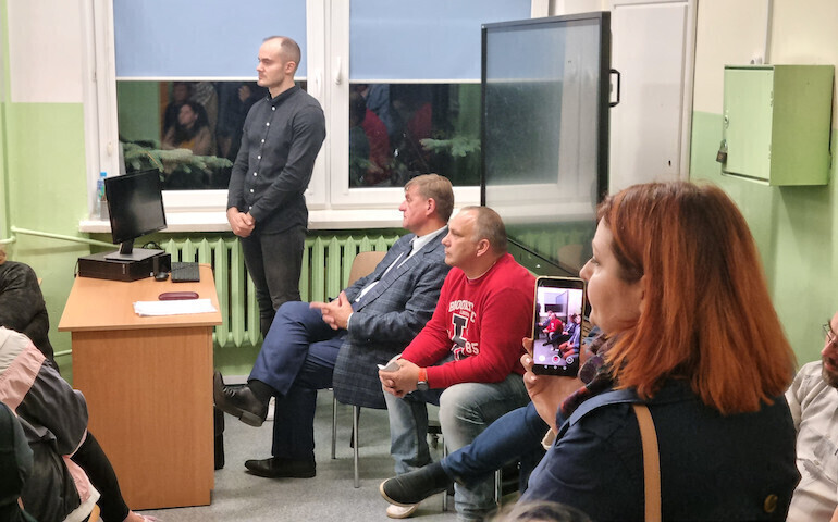 Burzliwe spotkanie rodziców uczniów dwunastki z władzami miasta