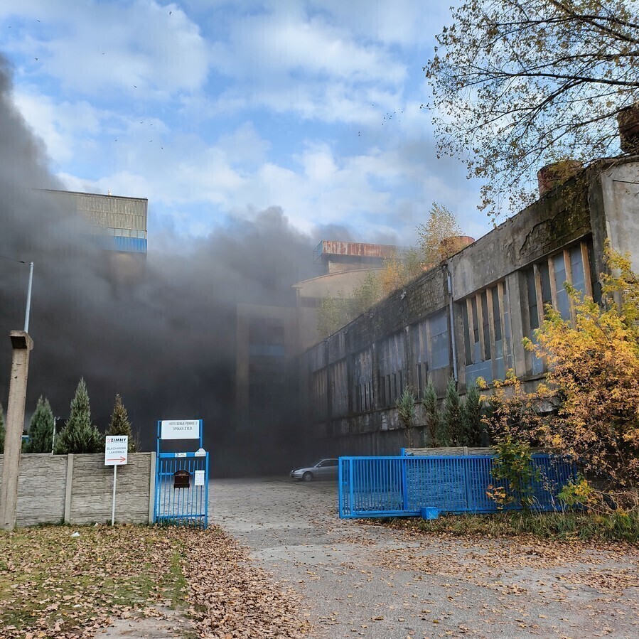 Pożar na terenie dawnej Kary ZDJĘCIA