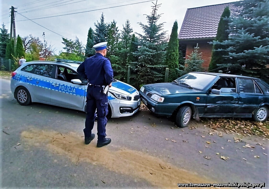 Pijany uciekał przed policją. Uderzył w radiowóz... dwa razy