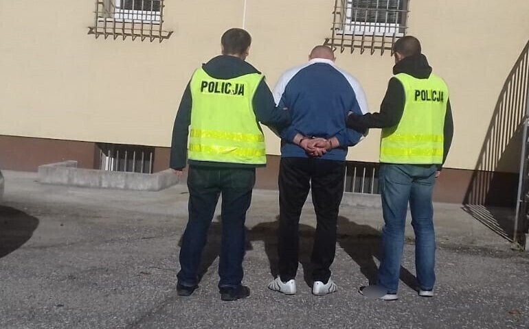 Prawie 3 miliony papierosów bez akcyzy. Odpowiedzą za przestępstwa skarbowe