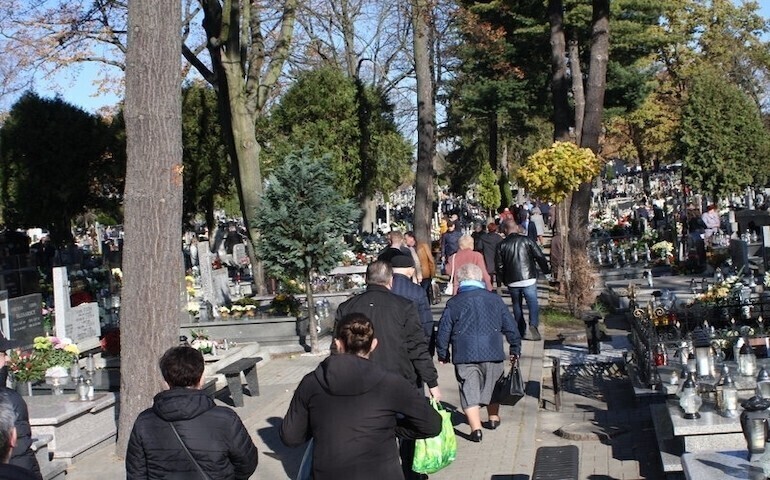 Pamiętajcie o bezpieczeństwie podczas wizyt na cmentarzach