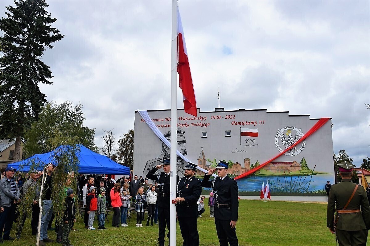Maszt flagowy powstał w Czarnocinie