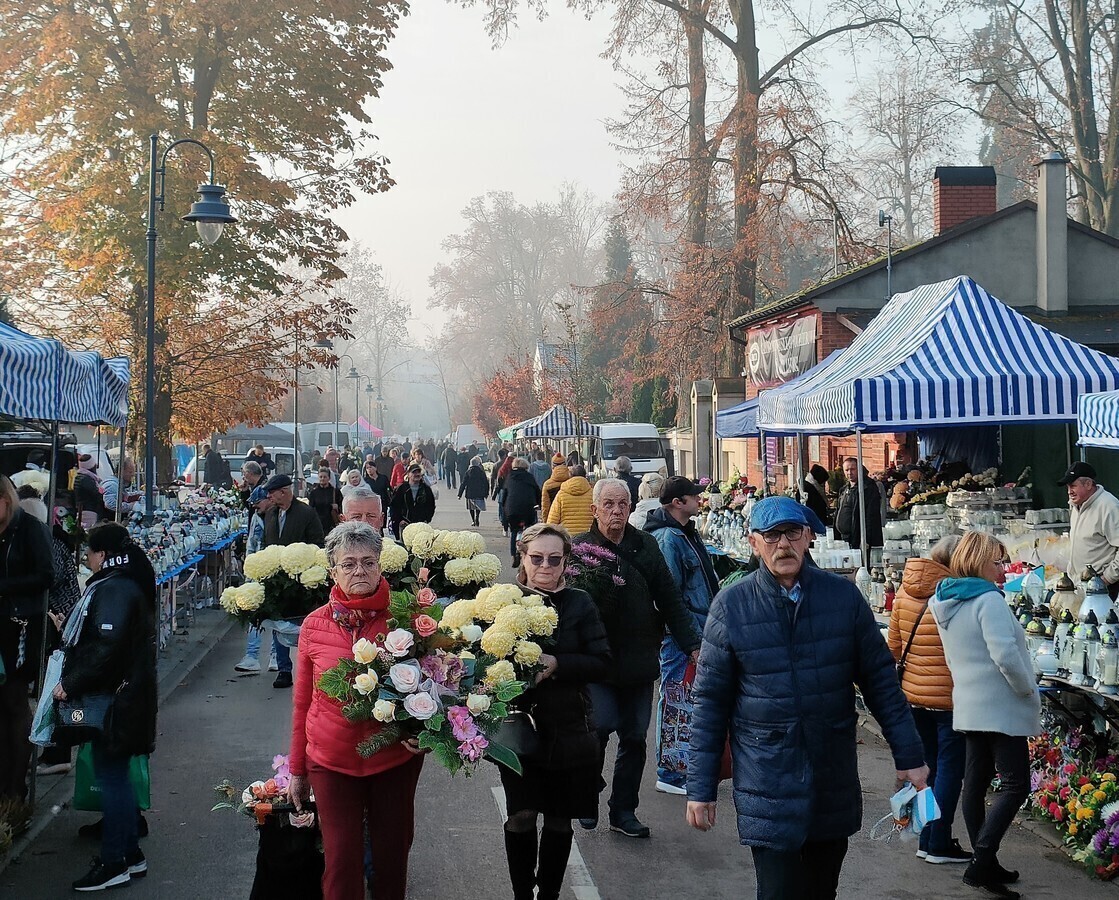 Odwiedzamy groby swoich bliskich ZDJĘCIA
