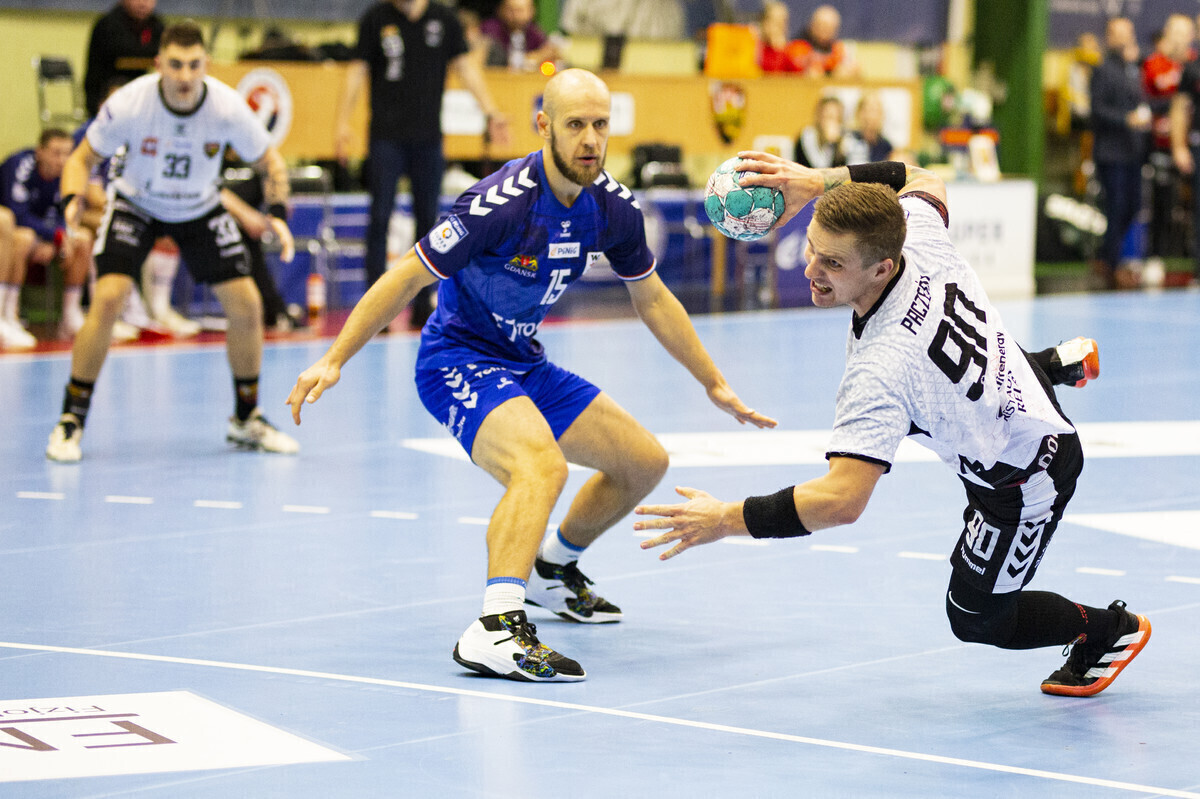 Pierwsza porażka we własnej hali ZDJĘCIA