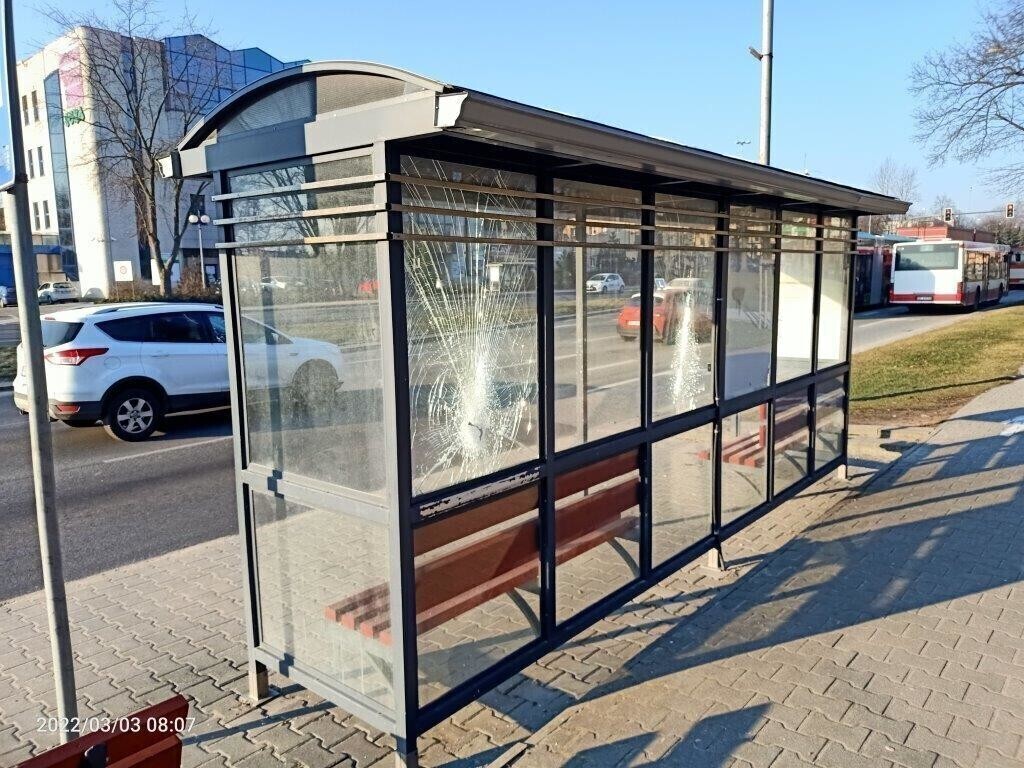 Wandale niszczą Piotrków ZDJĘCIA