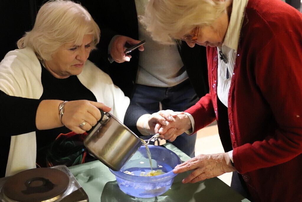 Wróżby tańce i zabawa. Seniorzy świętowali Andrzejki