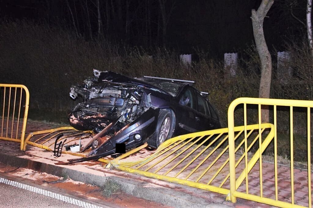 Zasłabł i zderzył się z tirem