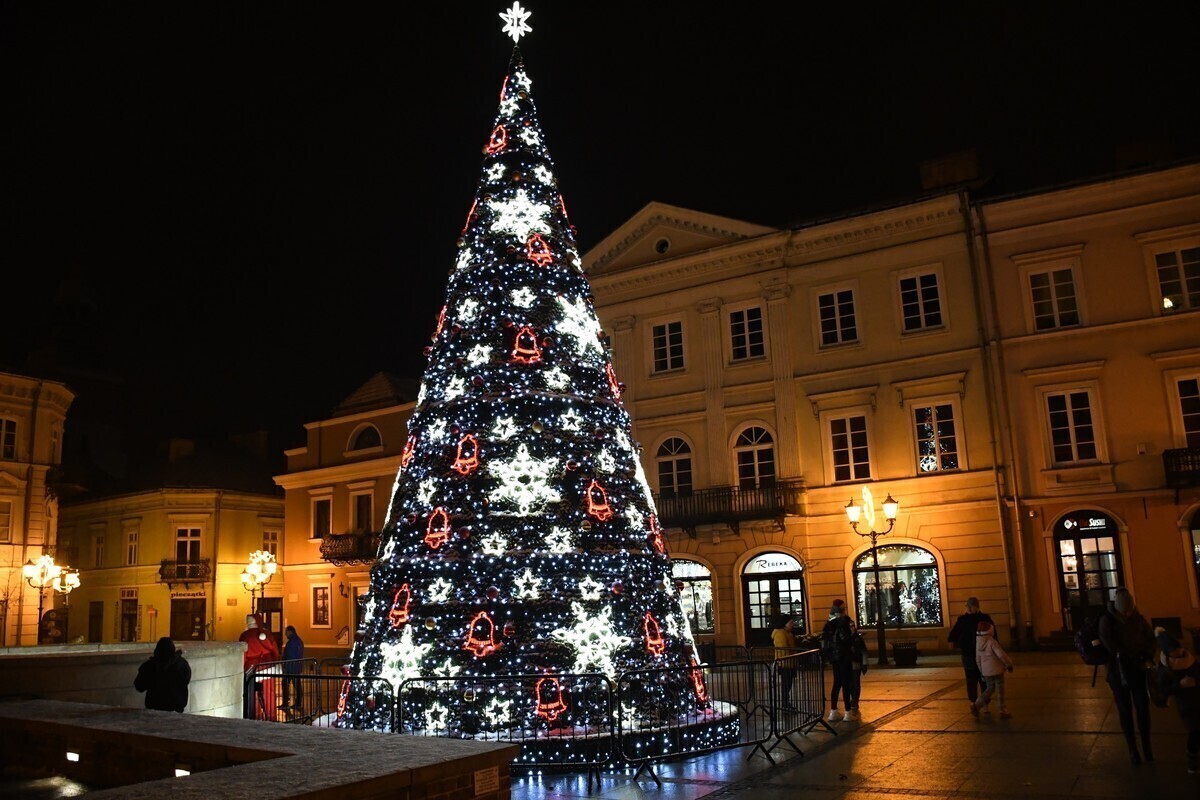 10-metrowa choinka rozbłyśnie w Piotrkowie