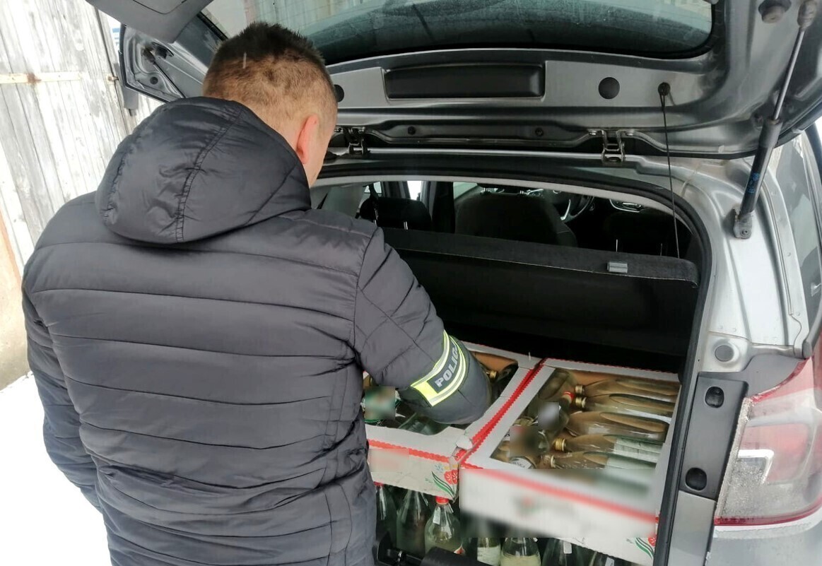 Skonfiskowali blisko 130 litrów bimbru