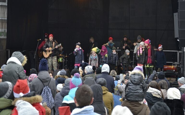 Jarmark Bożonarodzeniowy i kolędowanie z Arką Noego