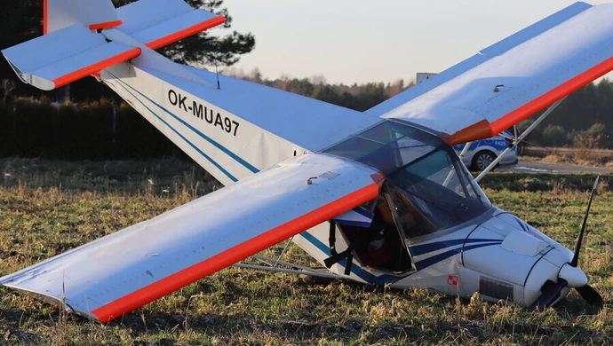 Awaryjne lądowanie awionetki. Są straty