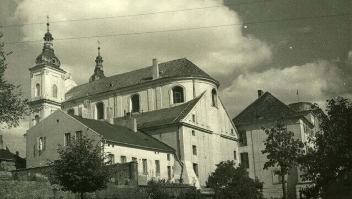 Świat na stropie malowany