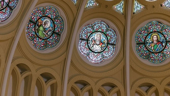 Niezwykli święci, których warto poznać