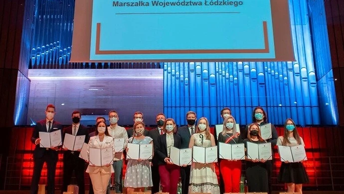 10 tys. dla najzdolniejszych uczniów i studentów