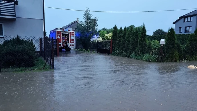 Strażacy znów w akcji. Zniszczenia po ulewach [ZDJĘCIA]