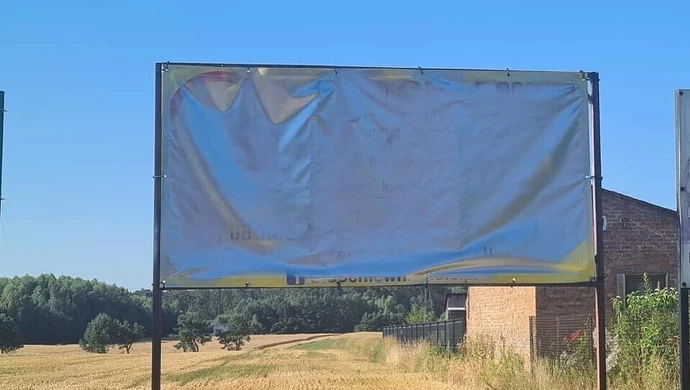 Ktoś zniszczył banery przeciwników chlewni w Kole