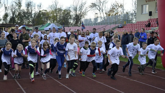 Na sportowo dla Patryka. Piotrkowianie wspierają&nbsp;nastolatka w powrocie do zdrowia