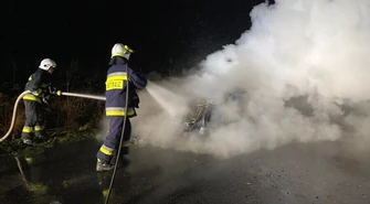 Pożar samochodu na drodze do Świątnik