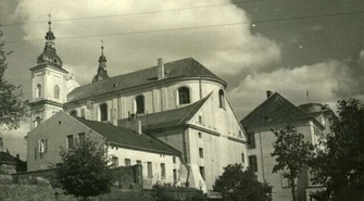 Świat na stropie malowany