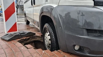 Zapadła się studzienka telekomunikacyjna