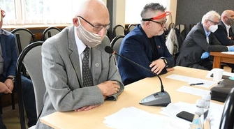 Jak pracowali radni w 2021 roku? Sprawdziliśmy liczbę zapytań i interpelacji