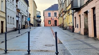 Więcej miejsc parkingowych, ale w strefie