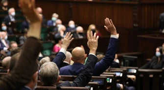 Projekt ustawy covidowej padł. Jak głosowali posłowie z naszego okręgu?