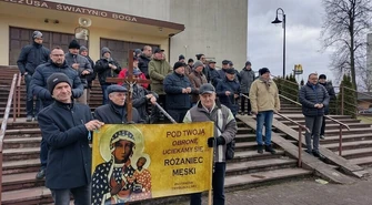 Mężczyźni na ulicach Piotrkowa