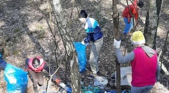 Sprzątanie lasu w Grabostowie [ZDJĘCIA]