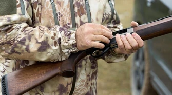 Pijany z bronią bez zezwolenia zatrzymany przez policję