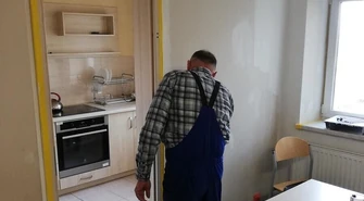 Skazani przygotowują mieszkania dla uchodźców