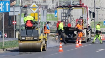 Łatali dziury przy placu Kościuszki